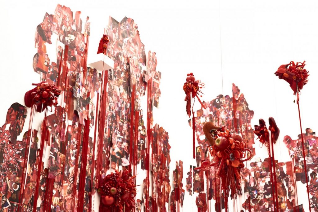 荒木由香里 Yukari Araki《Red》installation view / Mixed media / 2016　［Photo：Yoshihiro Ozaki］LOKO GALLERY